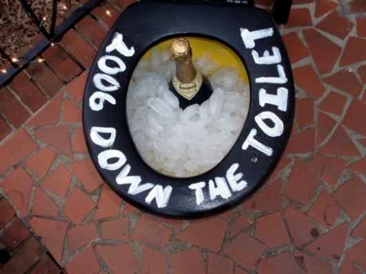 2006-1231-NewYearToilet03.JPG