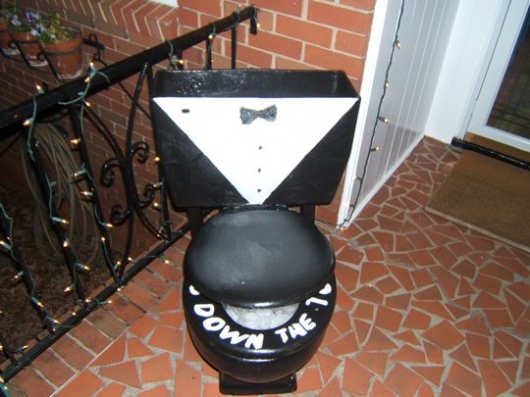 2006-1231-NewYearToilet05.jpg